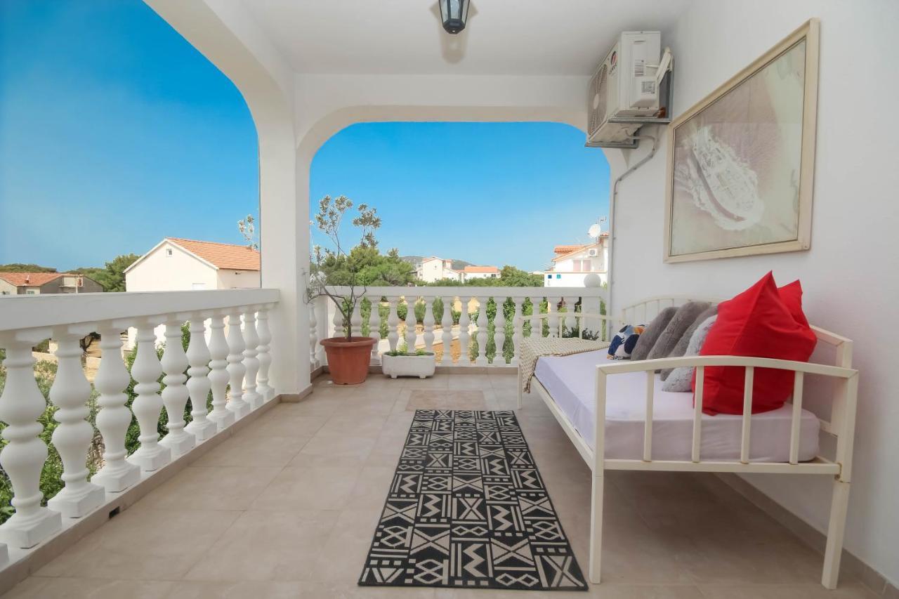 Lola'S Apartments Tribalj Екстериор снимка