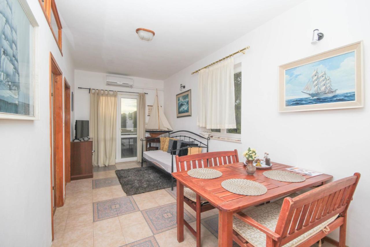 Lola'S Apartments Tribalj Екстериор снимка