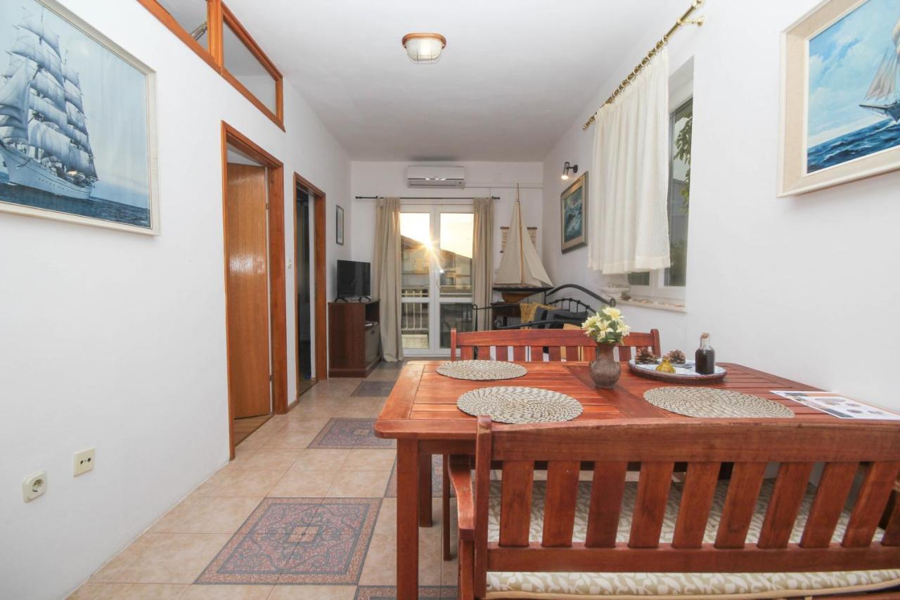 Lola'S Apartments Tribalj Екстериор снимка