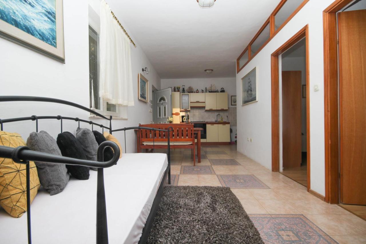 Lola'S Apartments Tribalj Екстериор снимка