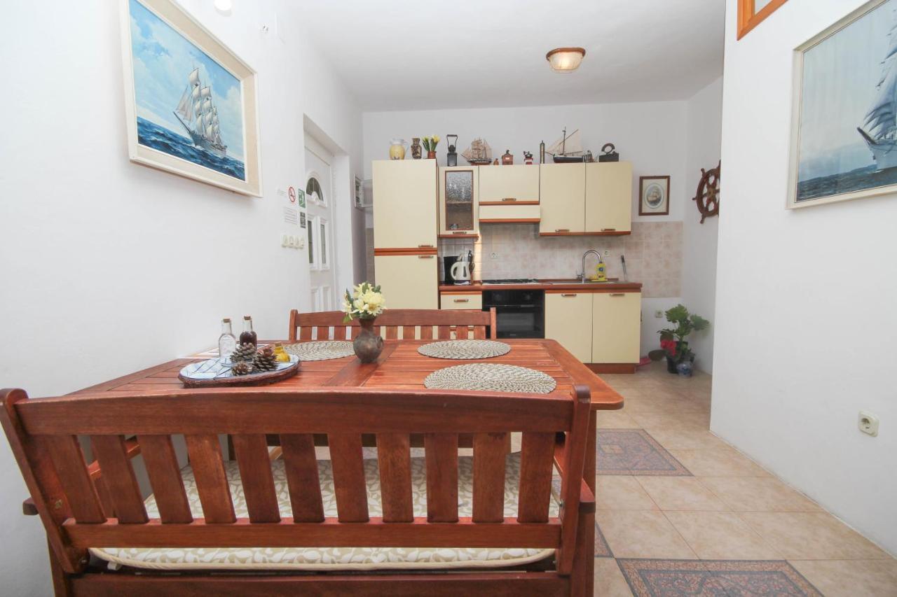 Lola'S Apartments Tribalj Екстериор снимка