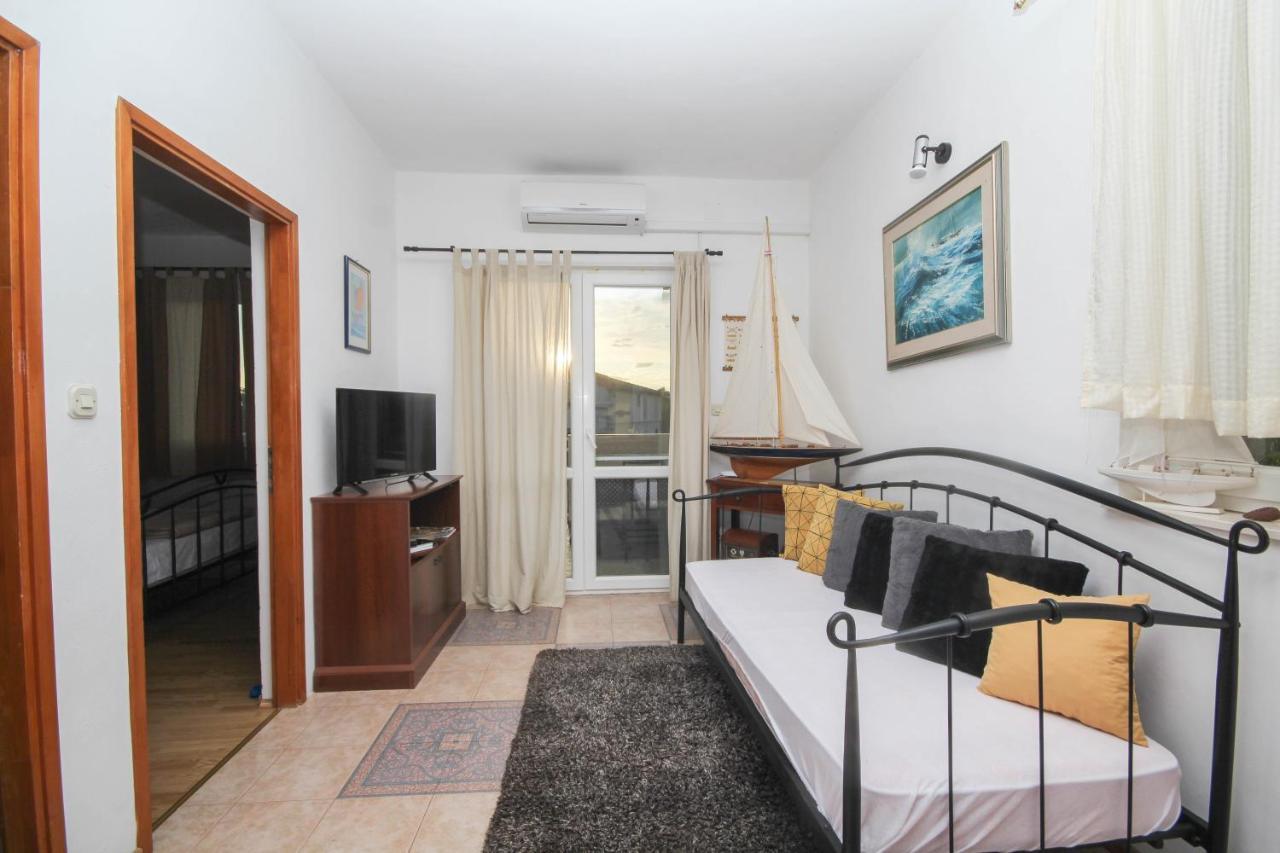 Lola'S Apartments Tribalj Екстериор снимка