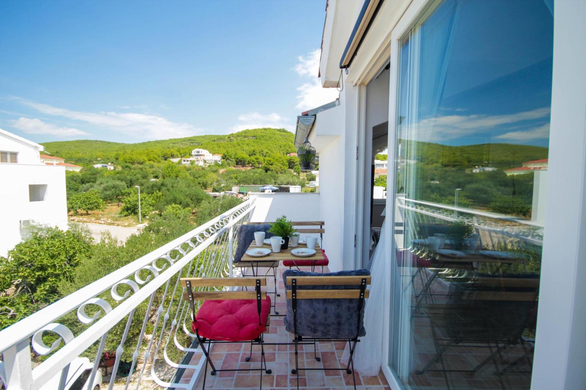 Lola'S Apartments Tribalj Екстериор снимка
