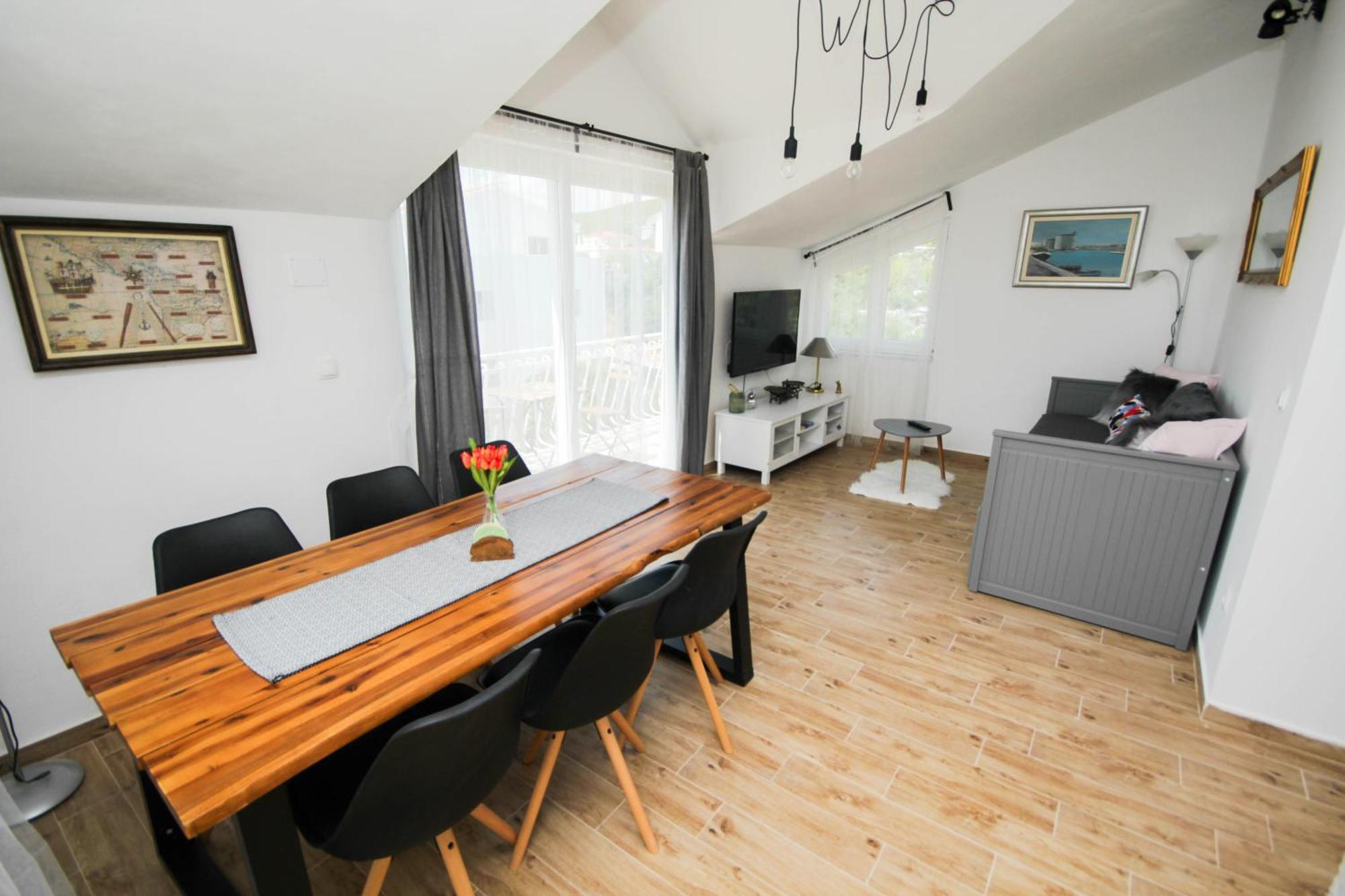 Lola'S Apartments Tribalj Екстериор снимка