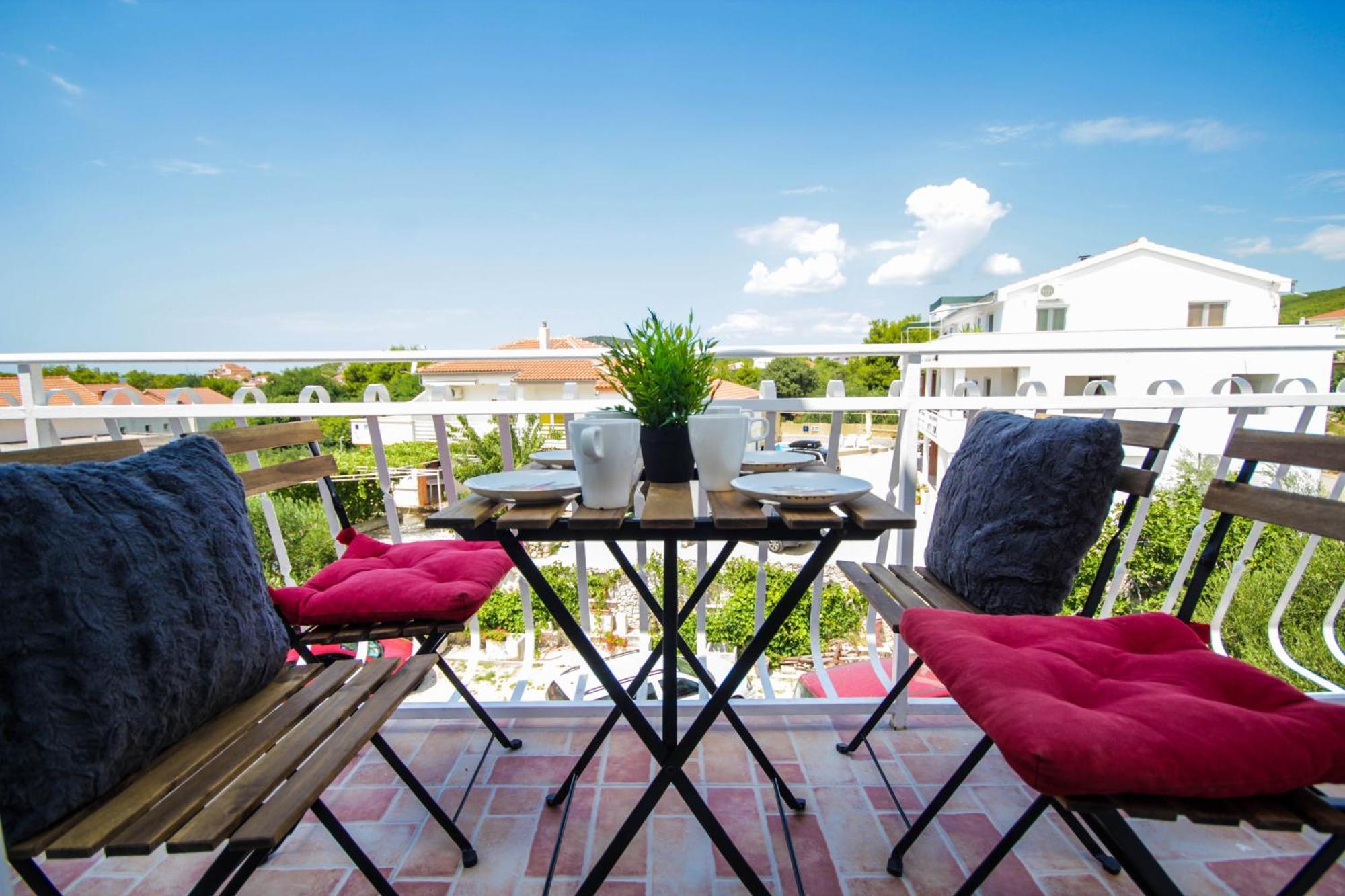 Lola'S Apartments Tribalj Екстериор снимка