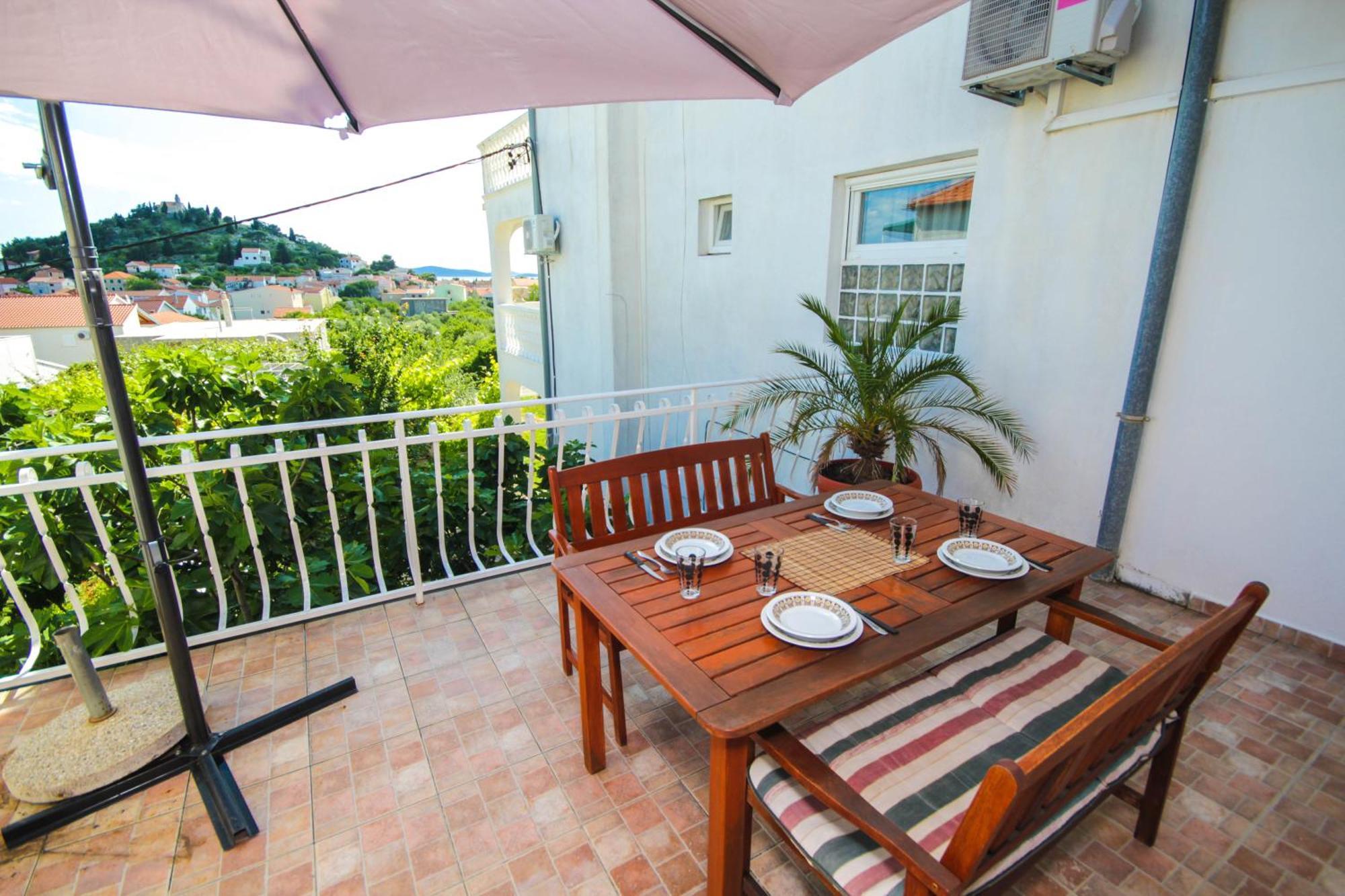 Lola'S Apartments Tribalj Екстериор снимка