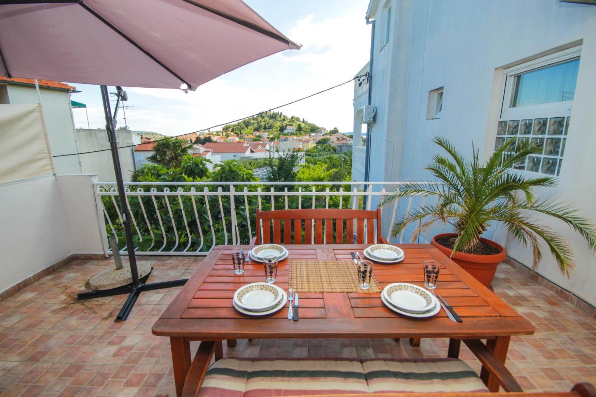 Lola'S Apartments Tribalj Екстериор снимка