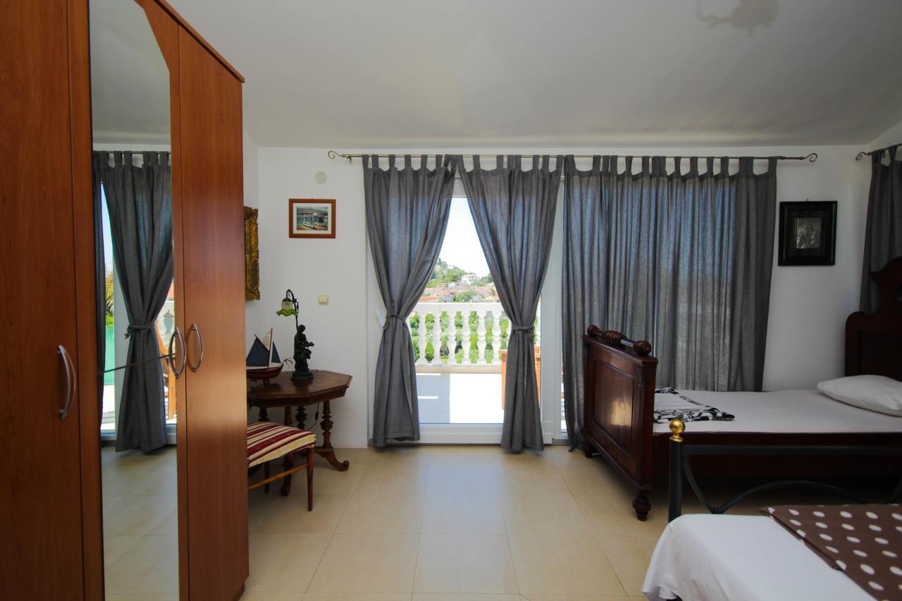 Lola'S Apartments Tribalj Екстериор снимка