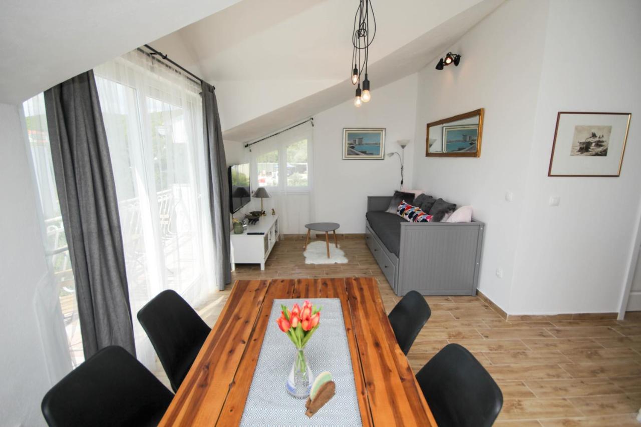 Lola'S Apartments Tribalj Екстериор снимка