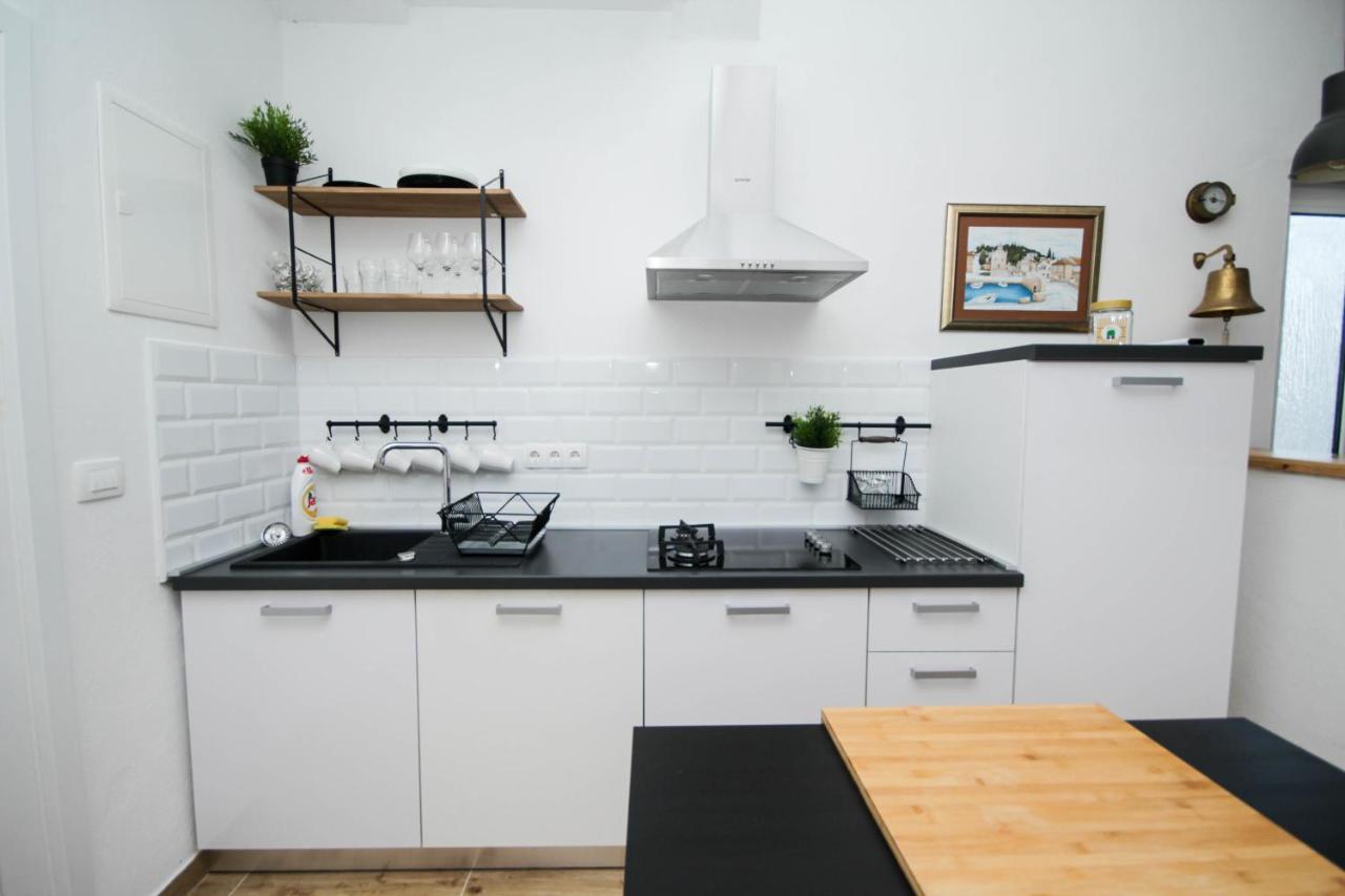 Lola'S Apartments Tribalj Екстериор снимка