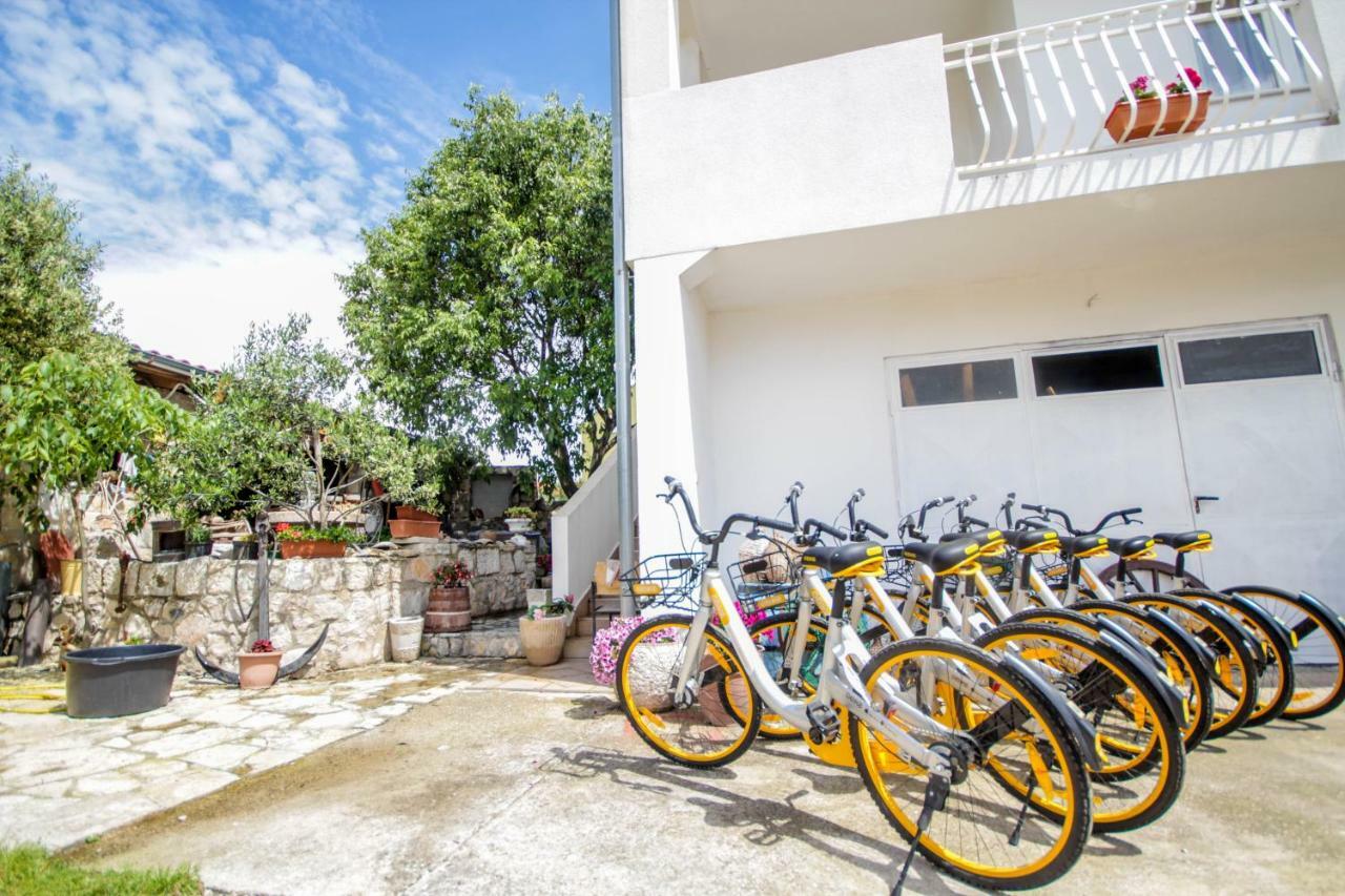 Lola'S Apartments Tribalj Екстериор снимка