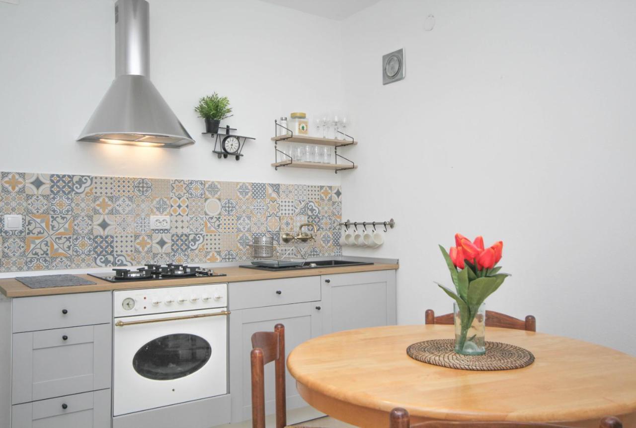 Lola'S Apartments Tribalj Екстериор снимка